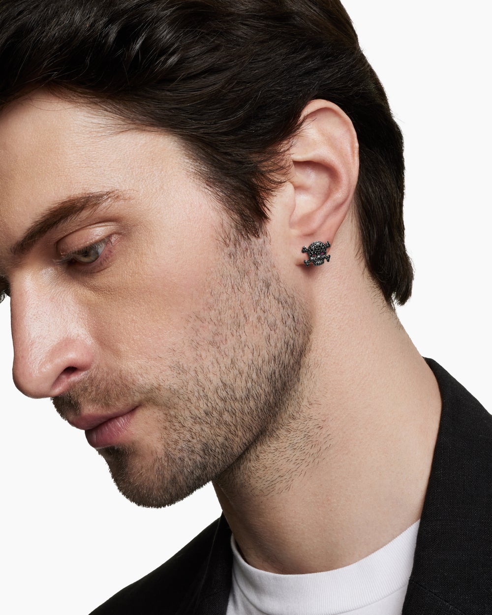 Clous d’oreilles Crâne pavé en argent sterling avec diamants noirs et rubis, 13,5 mm hommes