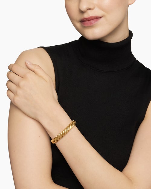 Womens Sculpted Cable Bracelet in 18K Yellow Gold, 10mm