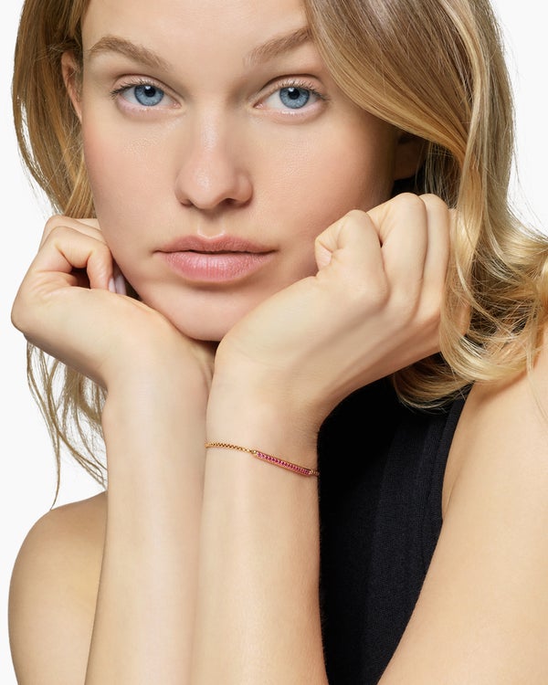 Bracelet à barre Petite Pavé en or jaune 18 carats avec rubis, 1,7 mm