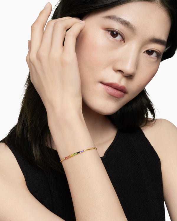 Bracelet barre Petite Pavé en or jaune 18 carats avec pavé arc-en-ciel, 1,7 mm