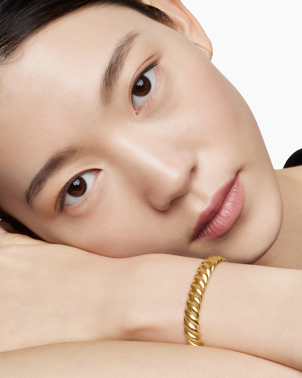 Womens Sculpted Cable Bracelet in 18ct Yellow Gold, 8.5mm