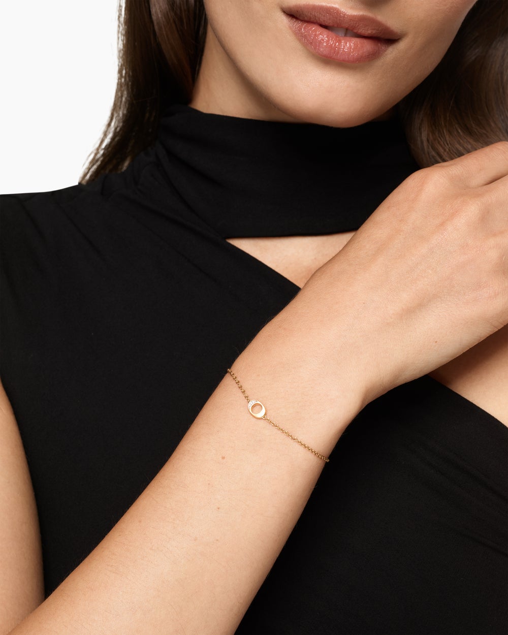 Bracelet-chaînette avec initiale Petite Pavé en or jaune 18 carats avec O en diamants femmes