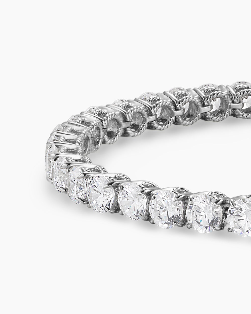 Womens Tennis Bracelet in 18K White Gold with Diamonds, 4mm