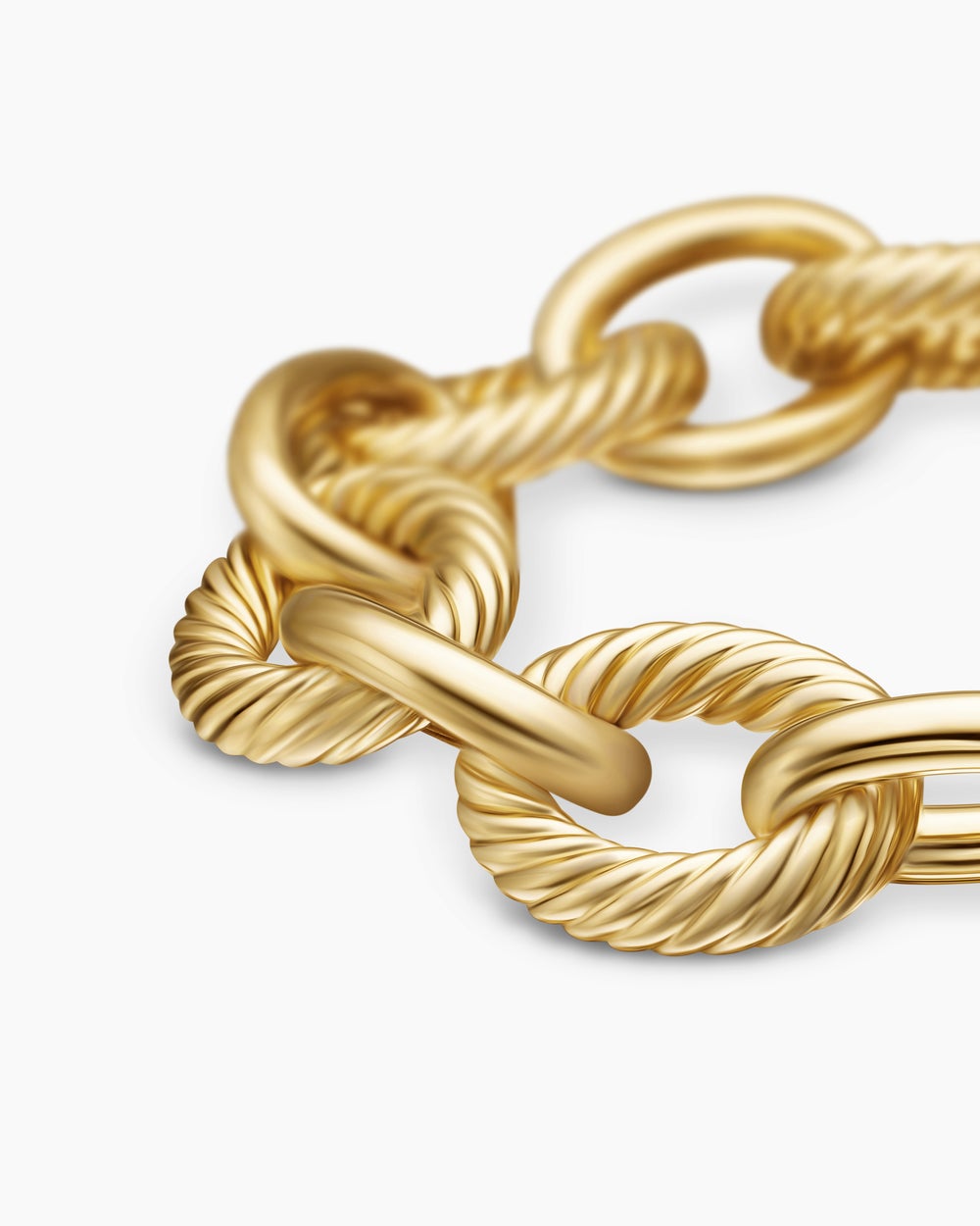 Womens Oval Link Chain Bracelet in 18K Yellow Gold, 17mm