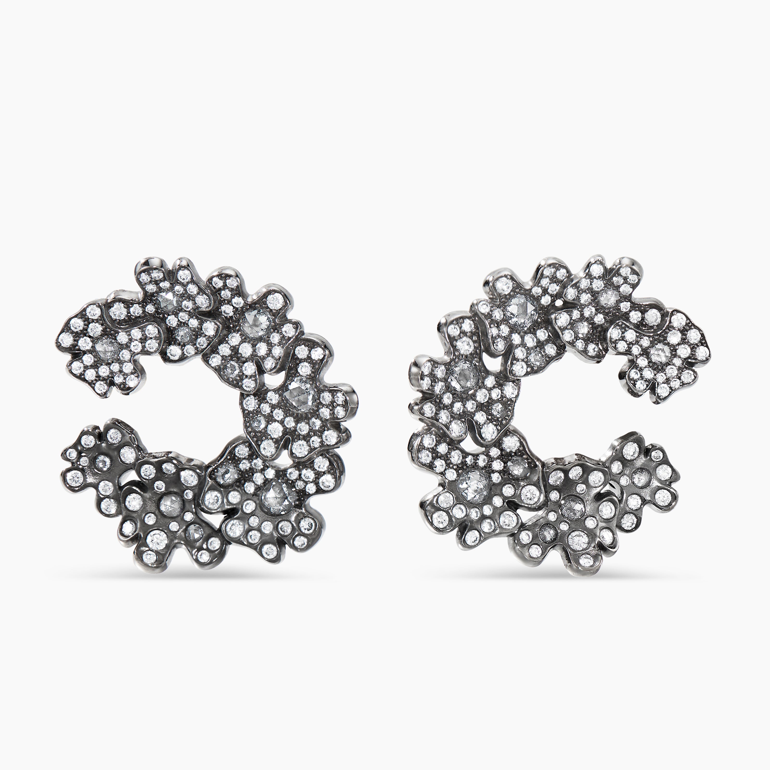 Cr&eacute;oles Petals en or blanc avec rhodium noir et diamants femme 