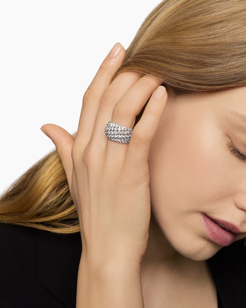 Womens Floating Diamonds Ring in White Gold