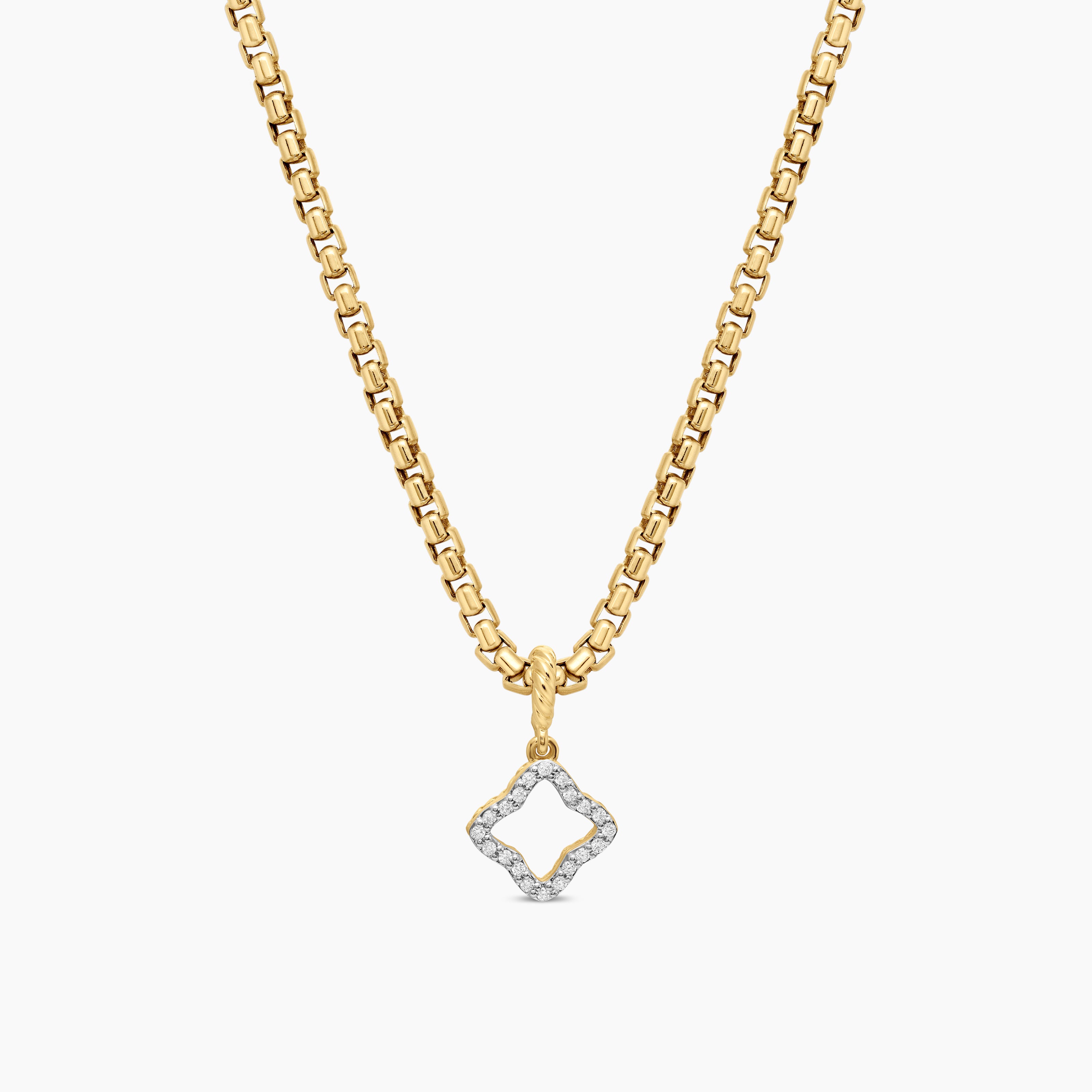 Womens Quatrefoil Amulet in 18K Yellow Gold with Diamonds, 11mm