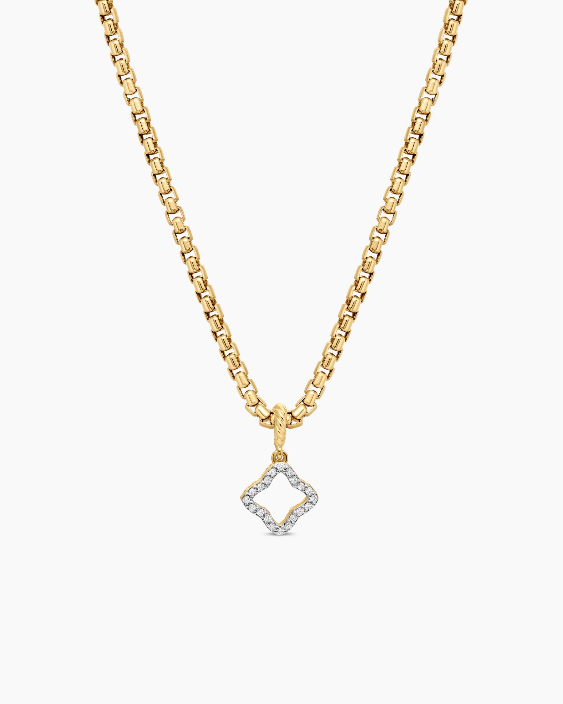 Quatrefoil Amulet in 18K Yellow Gold with Diamonds, 11mm David