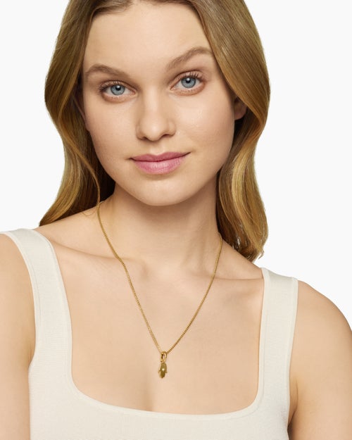 Womens Hamsa Amulet in 18K Yellow Gold with Center Diamond, 15.8mm