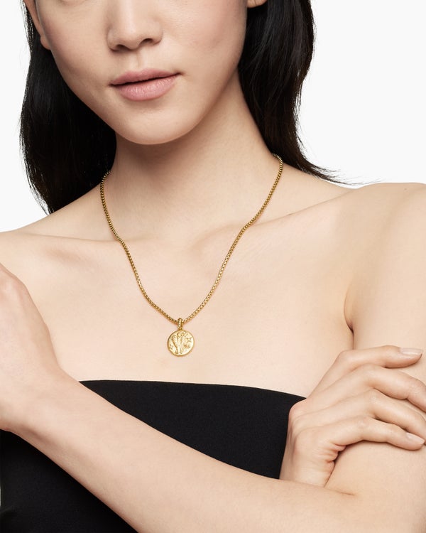 Virgo Amulet in 18K Yellow Gold with Diamonds, 19mm