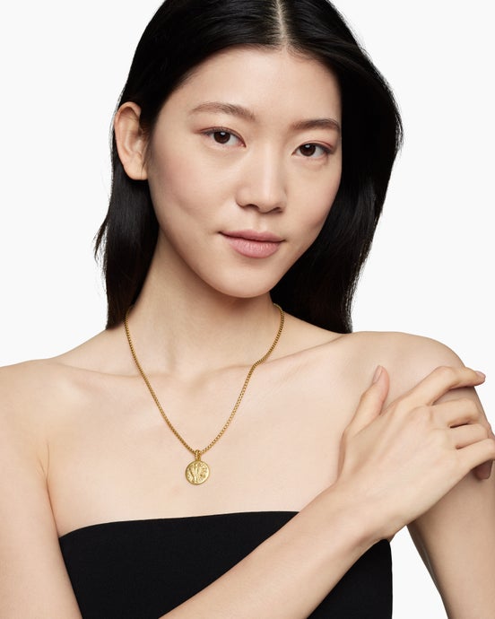 Virgo Amulet in 18K Yellow Gold with Diamonds, 19mm