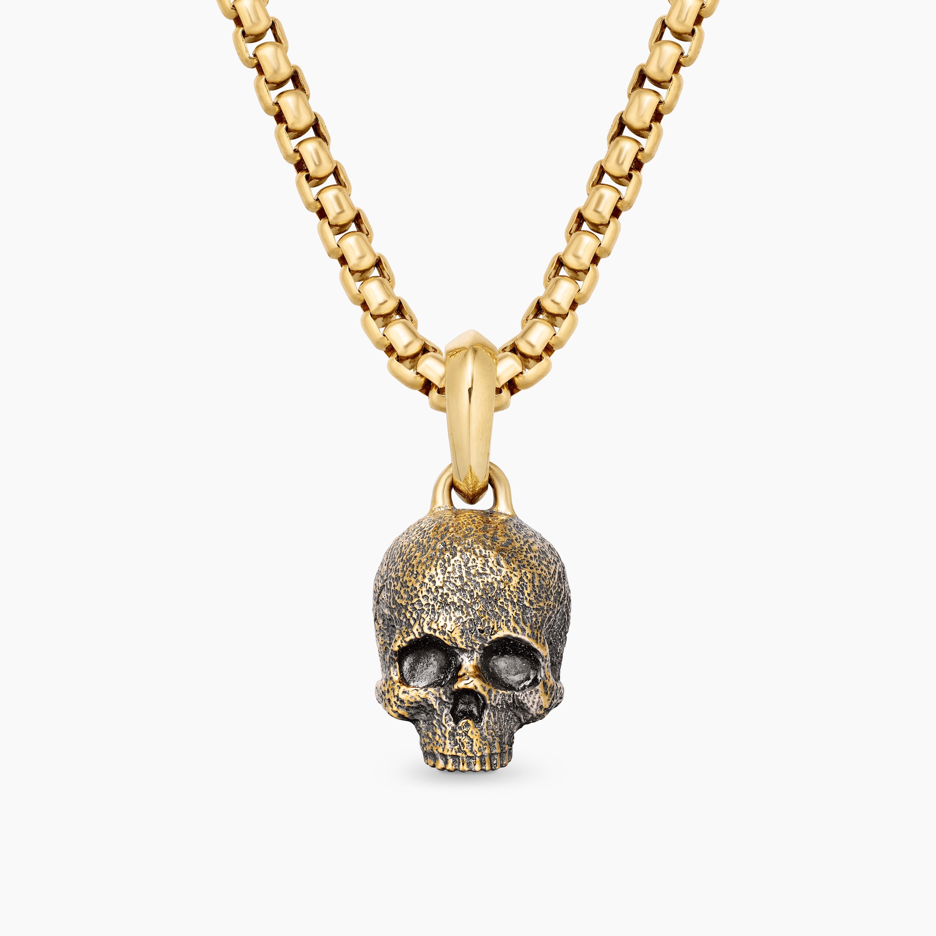 Mens Memento Mori Skull Amulet in 18K Yellow Gold, 16mm