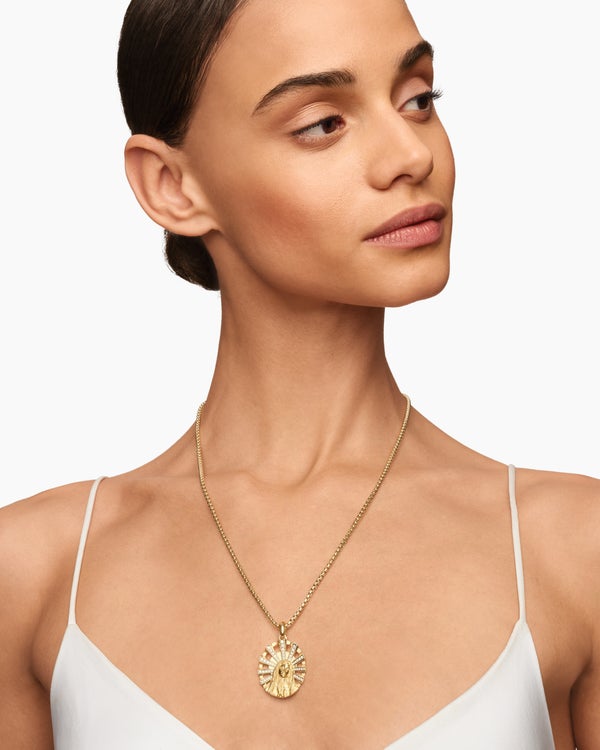 Madonna Amulet in 18K Yellow Gold with Diamonds, 29mm