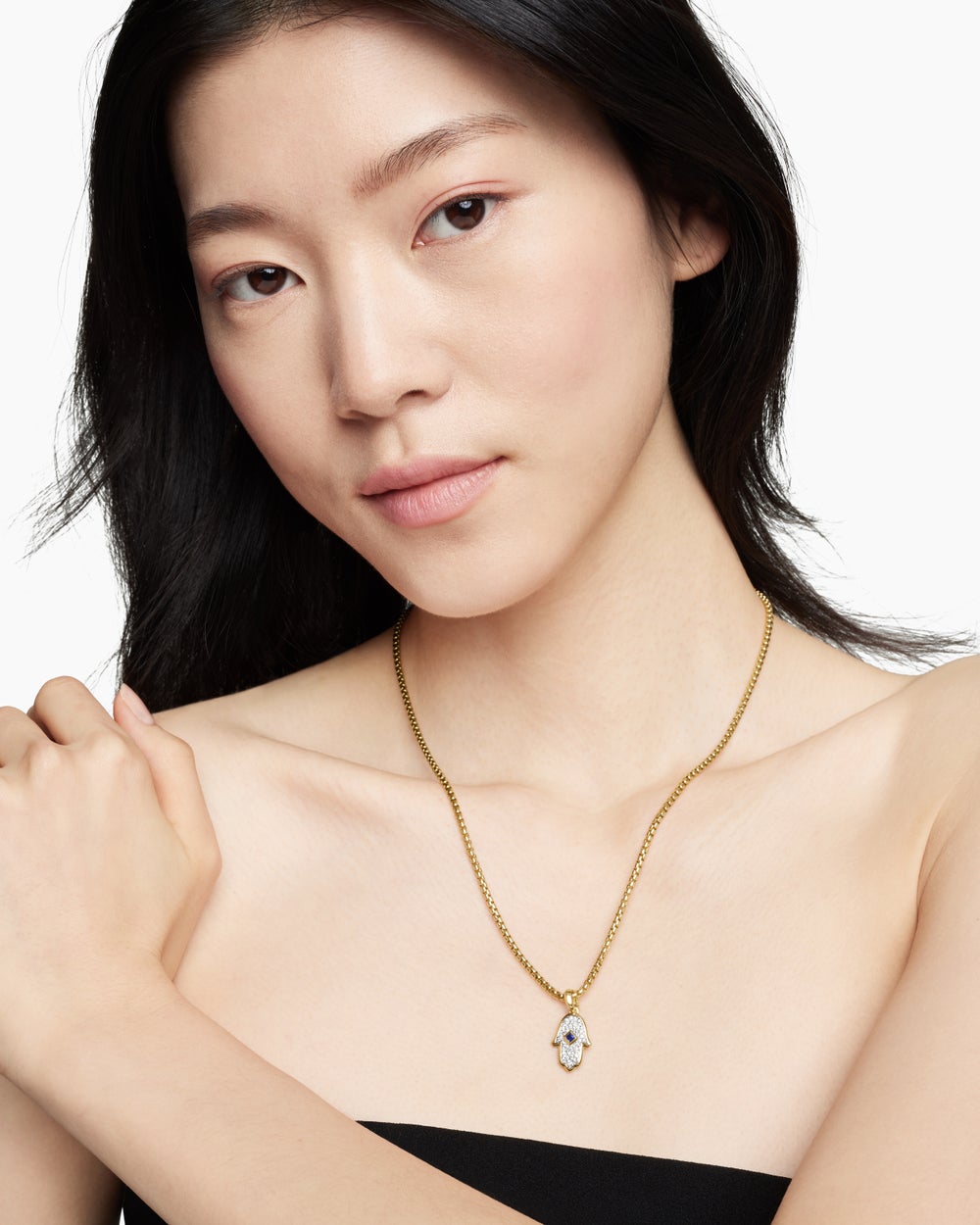 Amulette Main de Fatma en or jaune 18 carats avec pavé de diamants et saphir bleu, 24,6 mm femme