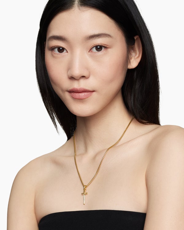 Amulette poignard Petrvs® en or jaune 18 carats avec diamants, 31,5 mm