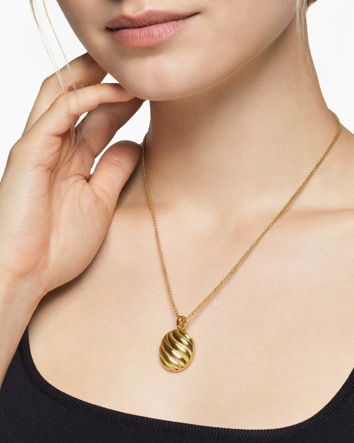 Womens Sculpted Cable Locket in 18K Yellow Gold, 24mm