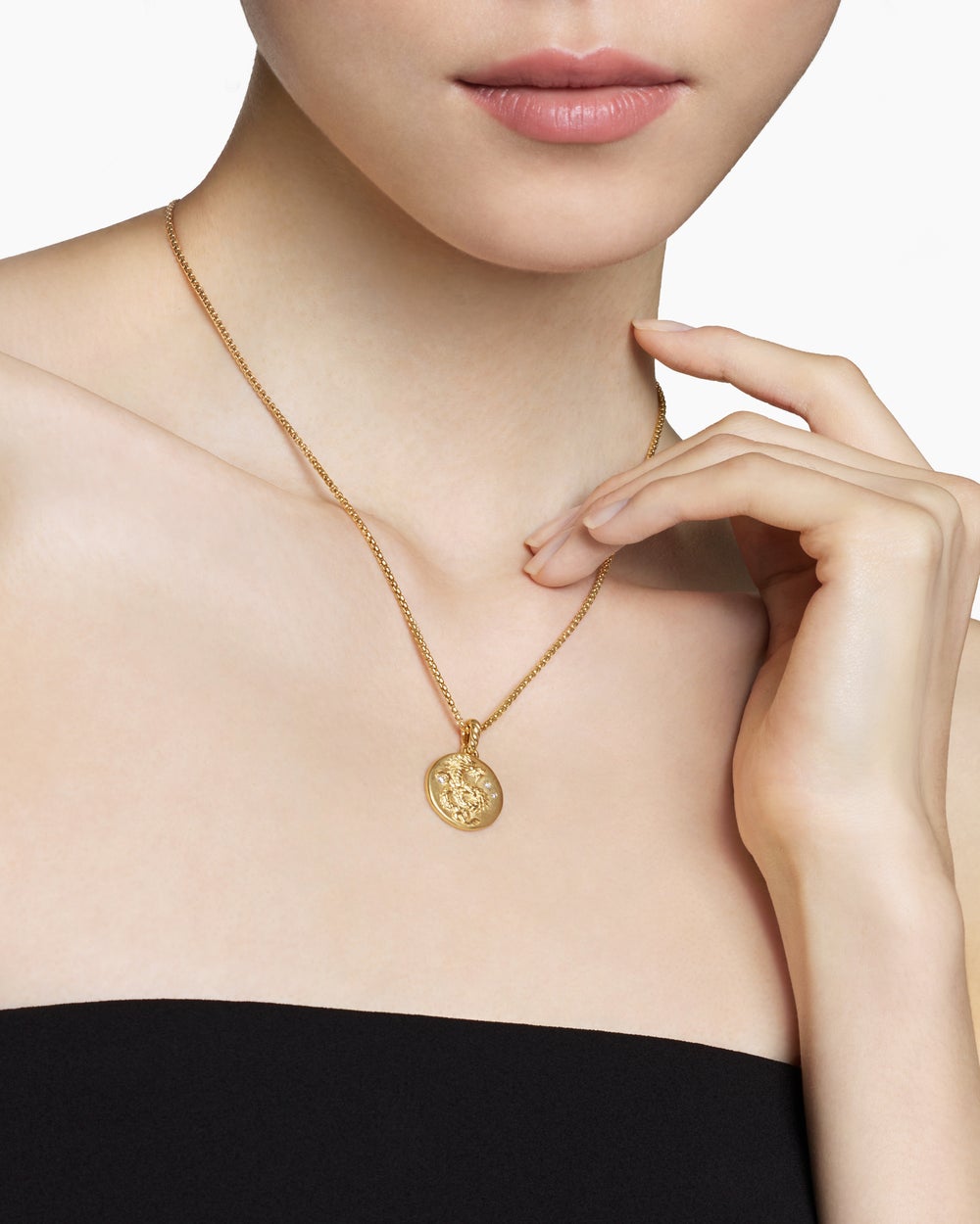 Womens Dragon Amulet in 18ct Yellow Gold with Diamonds, 19mm