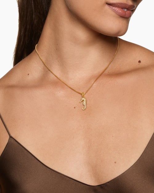 Womens Seahorse Amulet in 18K Yellow Gold with Cognac Diamonds and Diamonds, 22mm