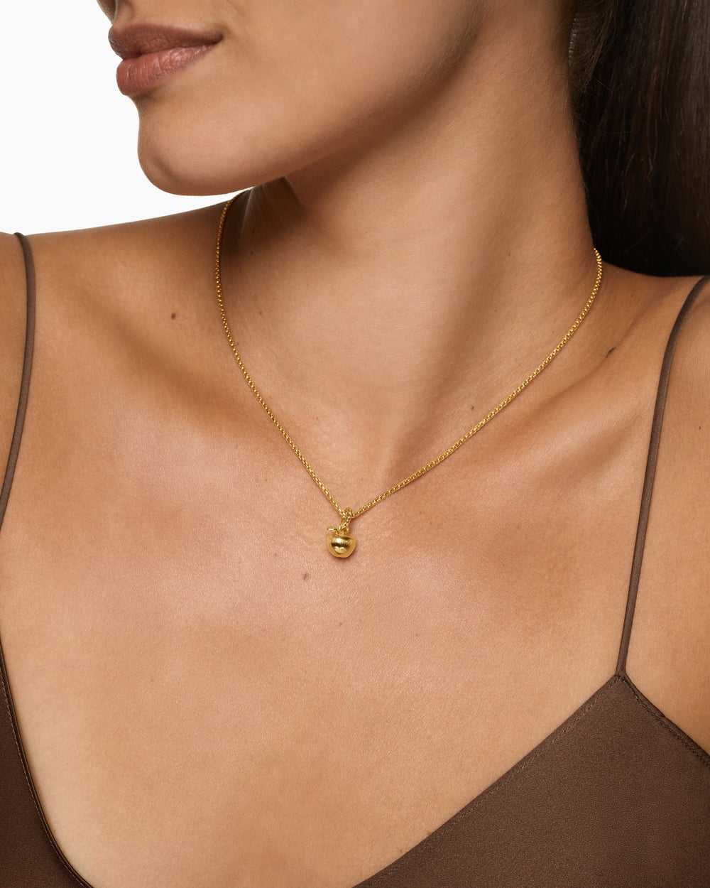 Womens Petite Apple Amulet in 18K Yellow Gold, 10mm