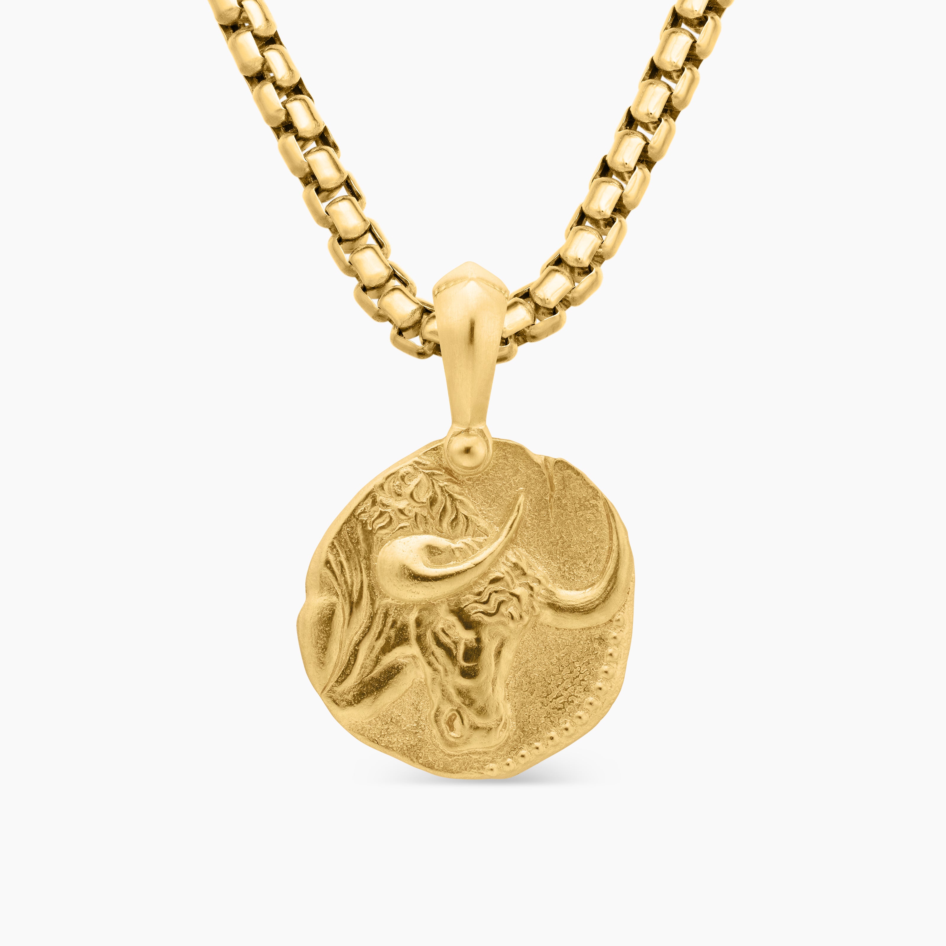Mens Taurus Amulet in 18K Yellow Gold, 17mm