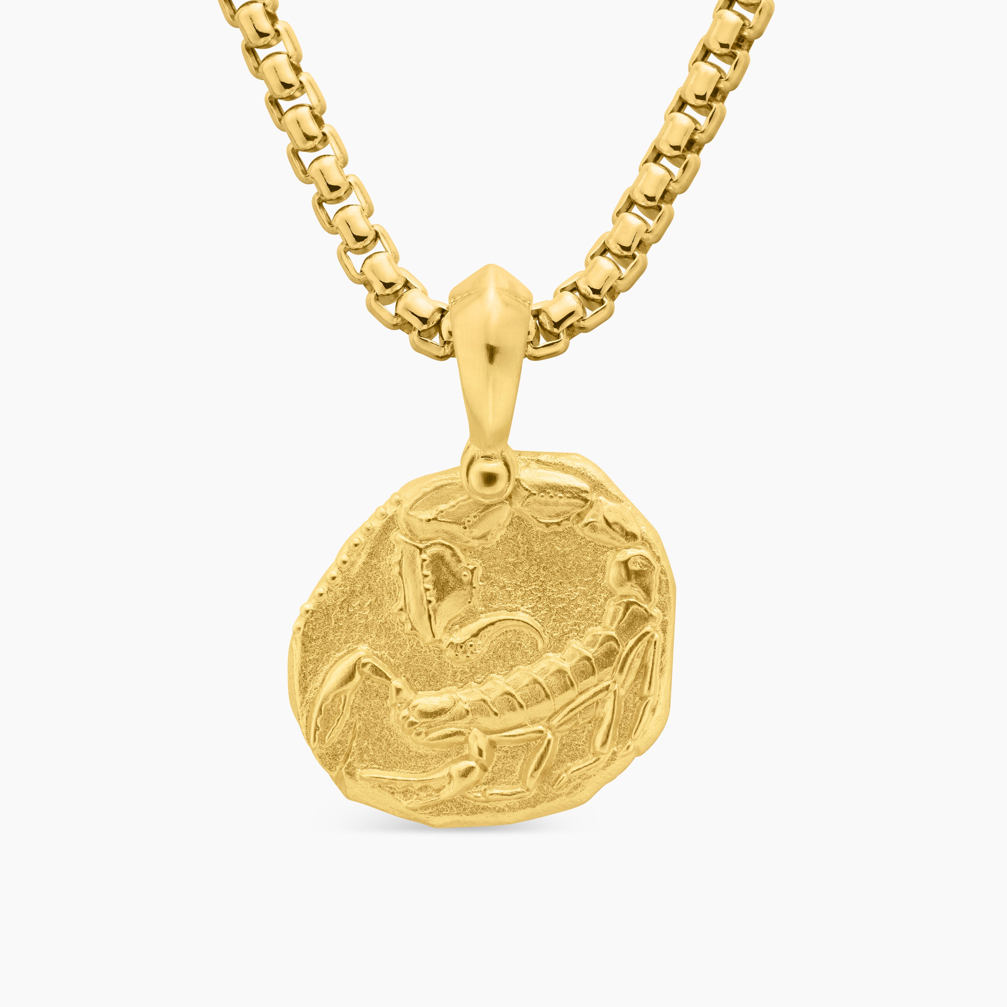 Mens Scorpio Amulet in 18K Yellow Gold, 17mm