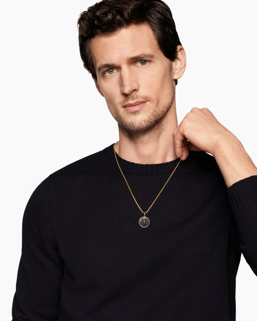 Mens Petrvs® Wolf Amulet in 18K Yellow Gold with Black Onyx, 21mm