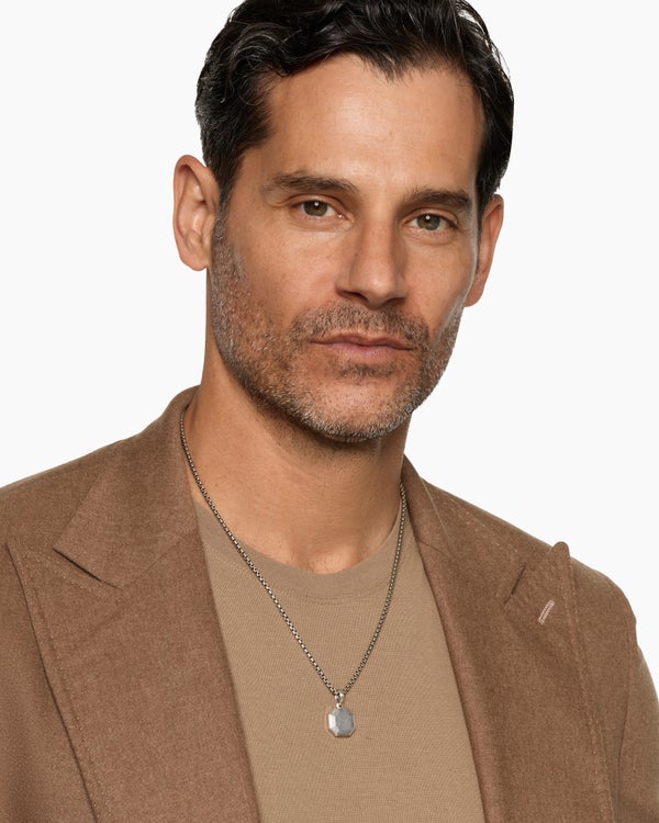 Amulette pierre Faceted en argent massif et météorite, 16 mm