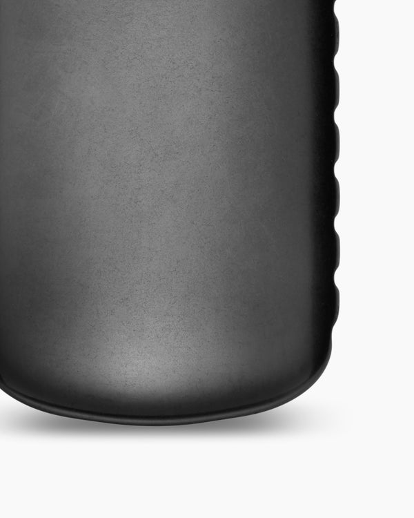 Médaille Chevron en titane noir avec diamants, 27 mm