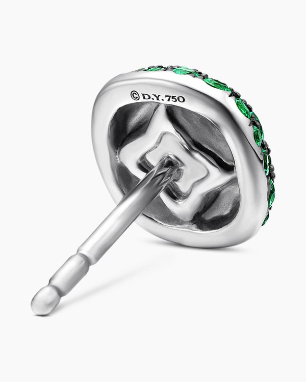 Clous d’oreilles taille coussin en or blanc 18 carats avec pavé d’émeraudes, 8 mm