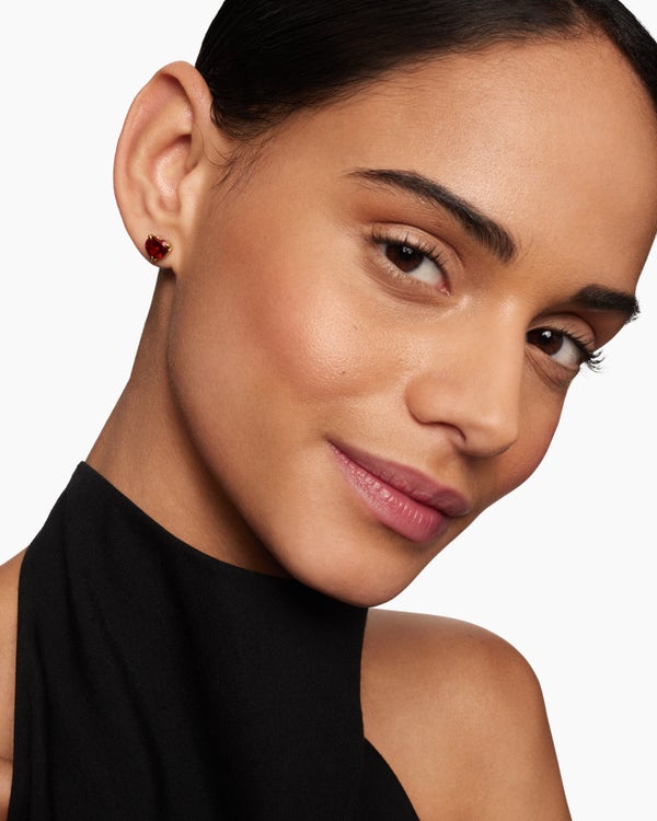 Chatelaine® Heart Stud Earrings in 18K Yellow Gold with Garnet, 8mm