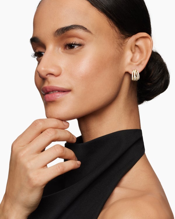 Boucles d'oreilles torsadées pavées Crossover en or jaune 18 carats avec diamants, 15,8 mm