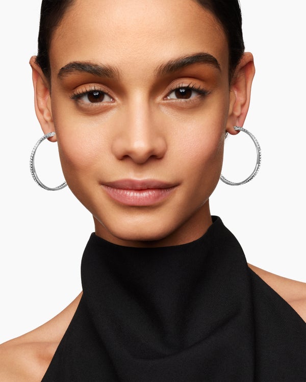 Créoles Crossover à pavé en or blanc 18 carats avec diamants, 1,75 po