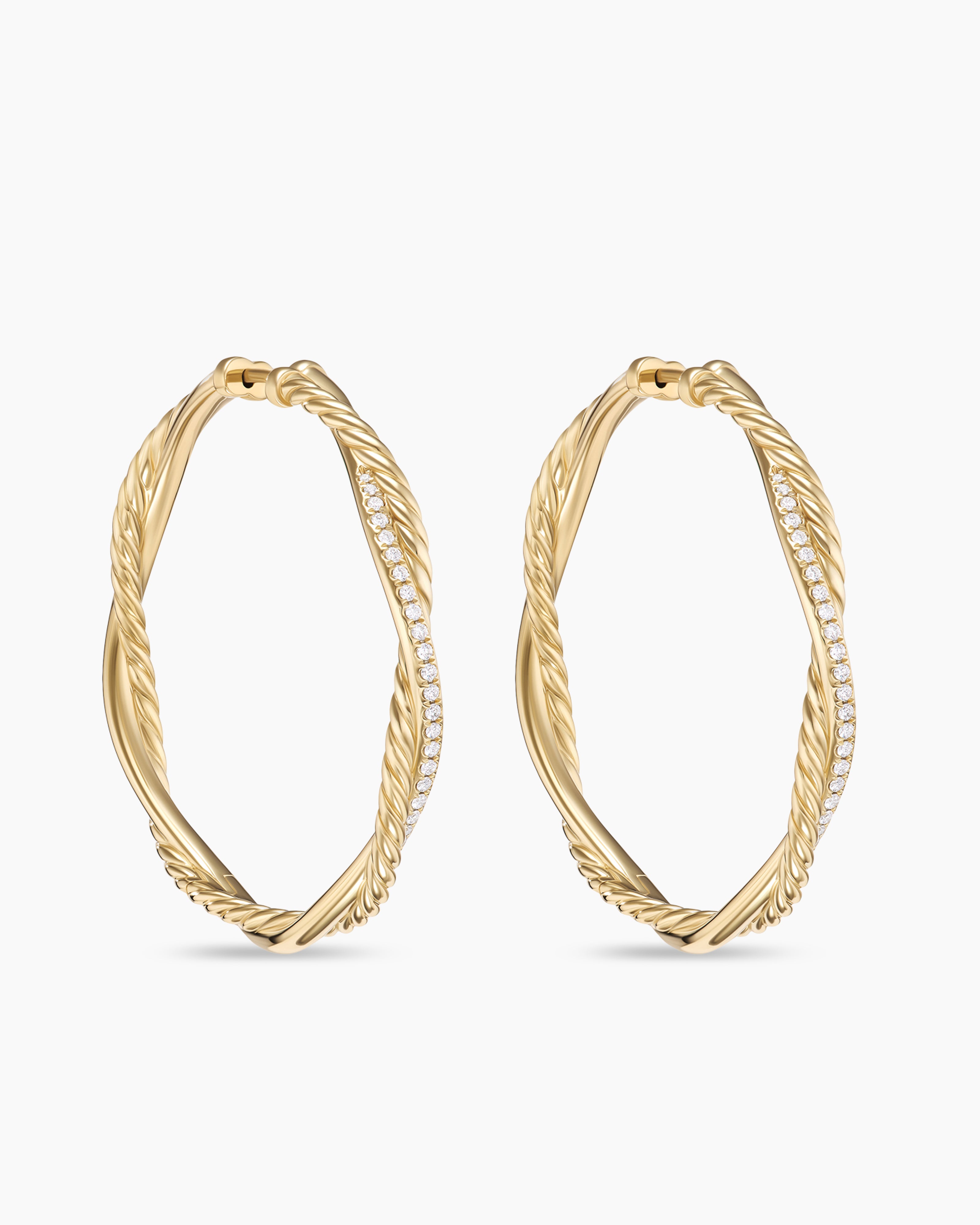 18K gold earrings as a gift? Find them here and get them customised!
