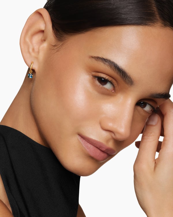 Boucles d’oreilles pendantes Mircro Chatelaine® en or jaune 18 carats avec topaze bleu Hampton, 5 mm