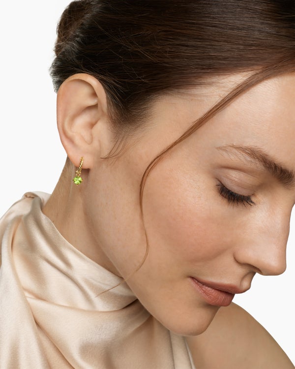 Boucles d’oreilles pendantes Micro Chatelaine® en or jaune 18 carats avec péridot, 5 mm