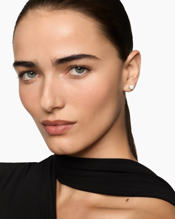 Clous d’oreilles Pearl Classics en or jaune 18 carats et diamants, 6,6 mm