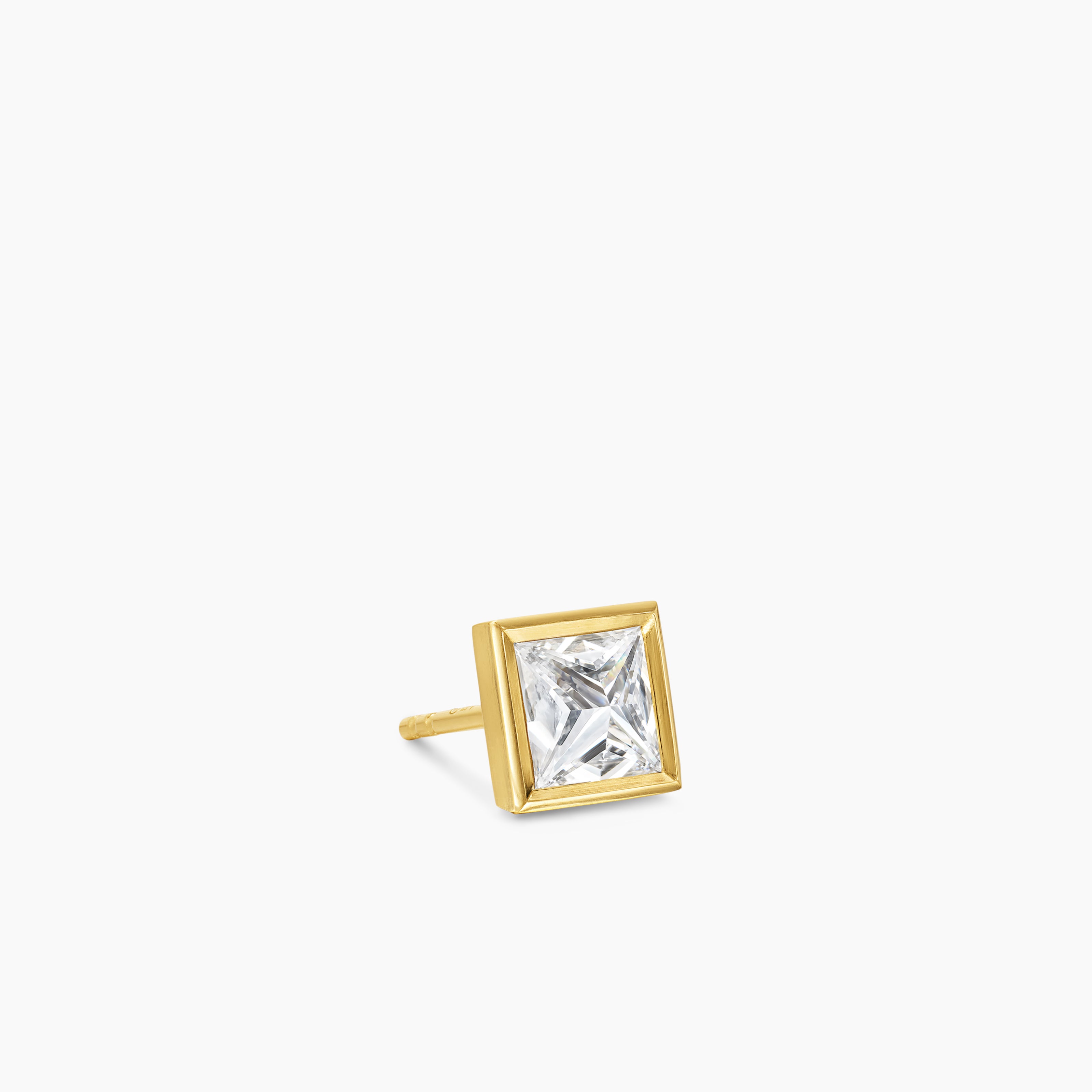 Mens Pyramid Stud Earring in 18K Yellow Gold with Diamond, 6.6mm