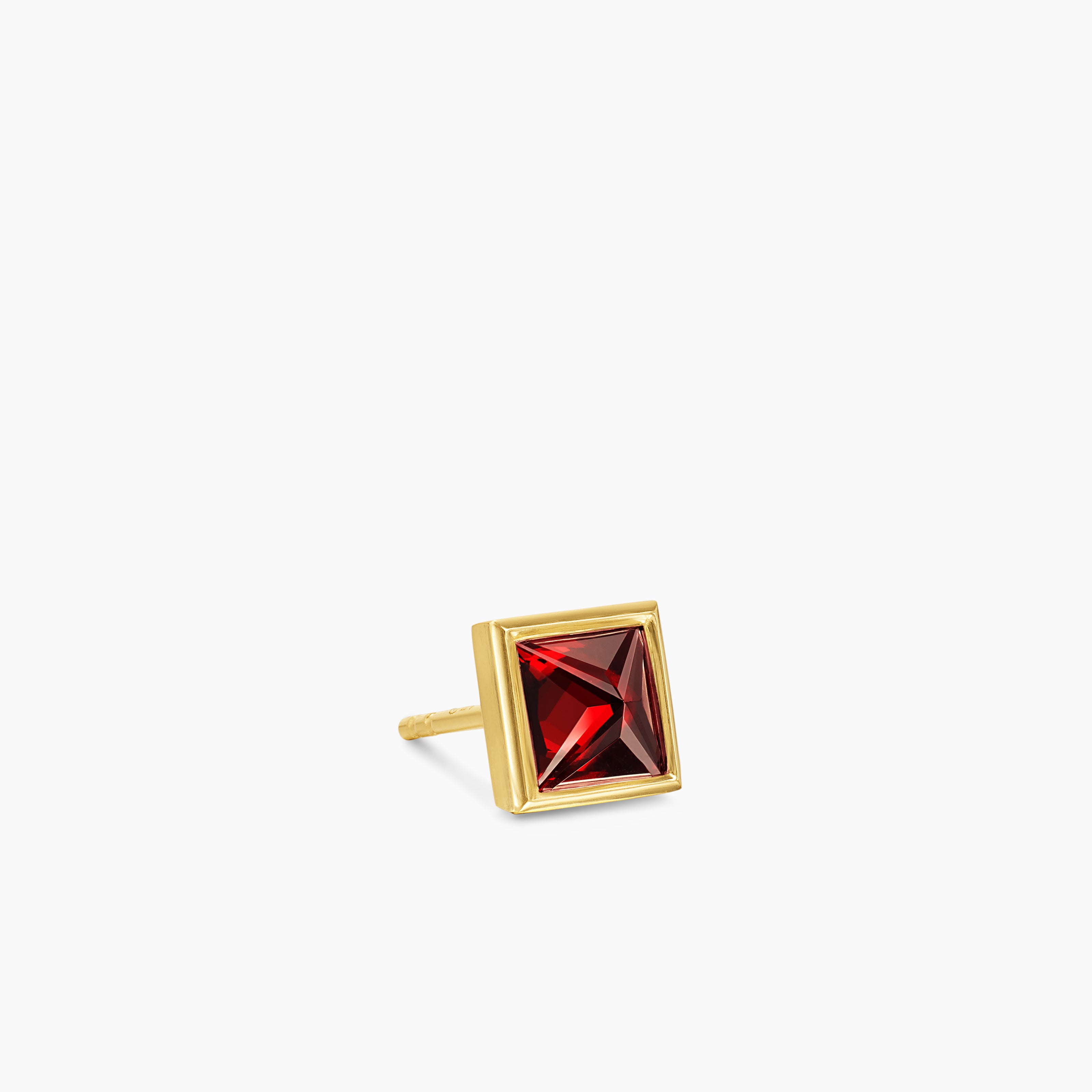 Mens Pyramid Stud Earring in 18K Yellow Gold with Garnet, 6.6mm