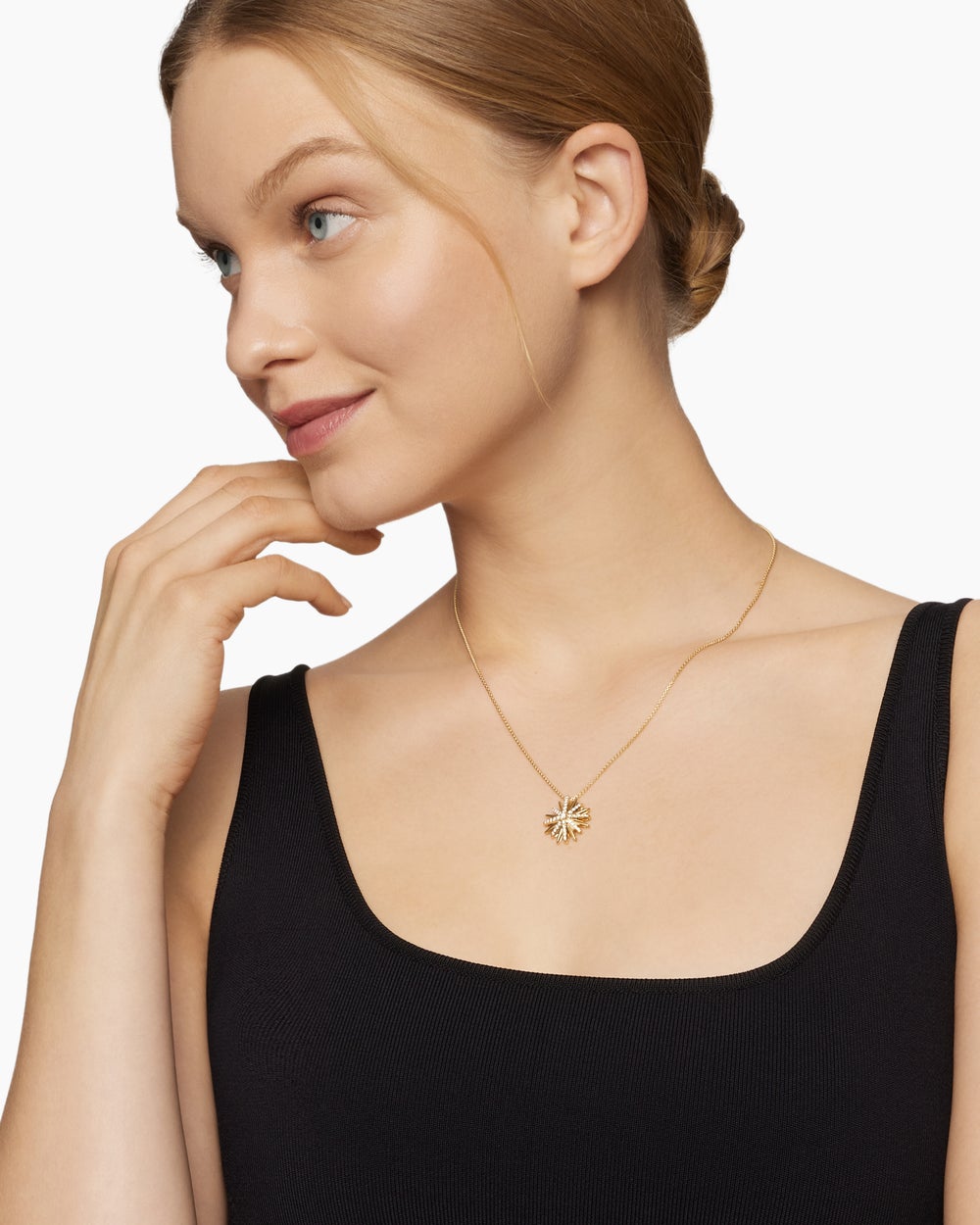 Womens Starburst Pendant Necklace in 18K Yellow Gold with Diamonds, 19mm