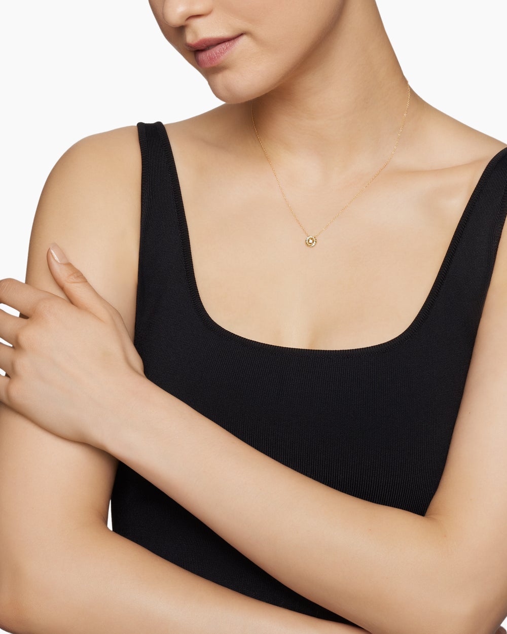 Womens Petite Infinity Pendant Necklace in 18ct Yellow Gold with Diamonds, 8mm