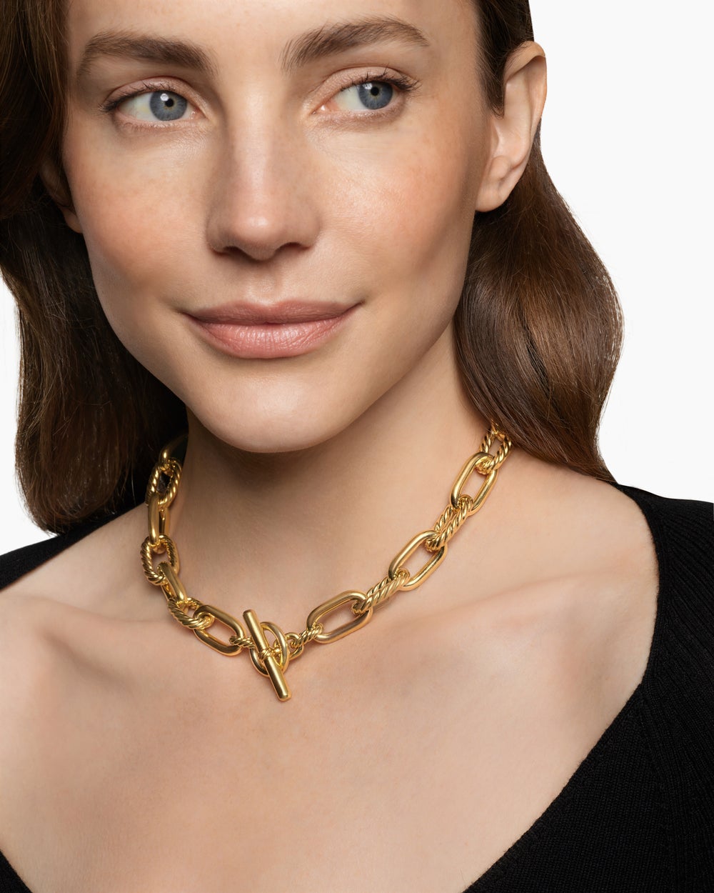 Womens DY Madison Toggle Necklace in 18K Yellow Gold, 13.5mm