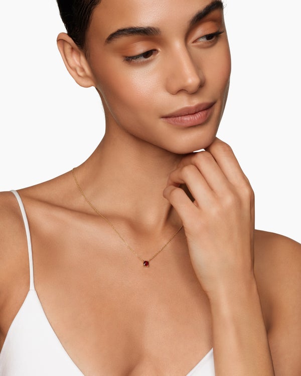 Petite Chatelaine® Necklace in 18K Yellow Gold with Garnet, 5mm