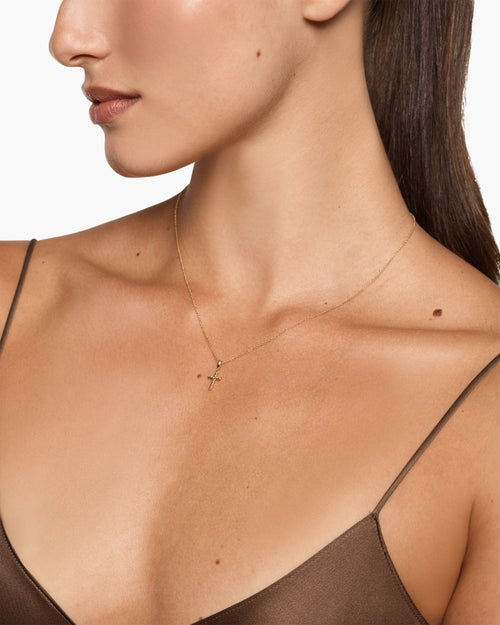 Womens Cable Cross Pendant Necklace in 18K Yellow Gold, 17.5mm