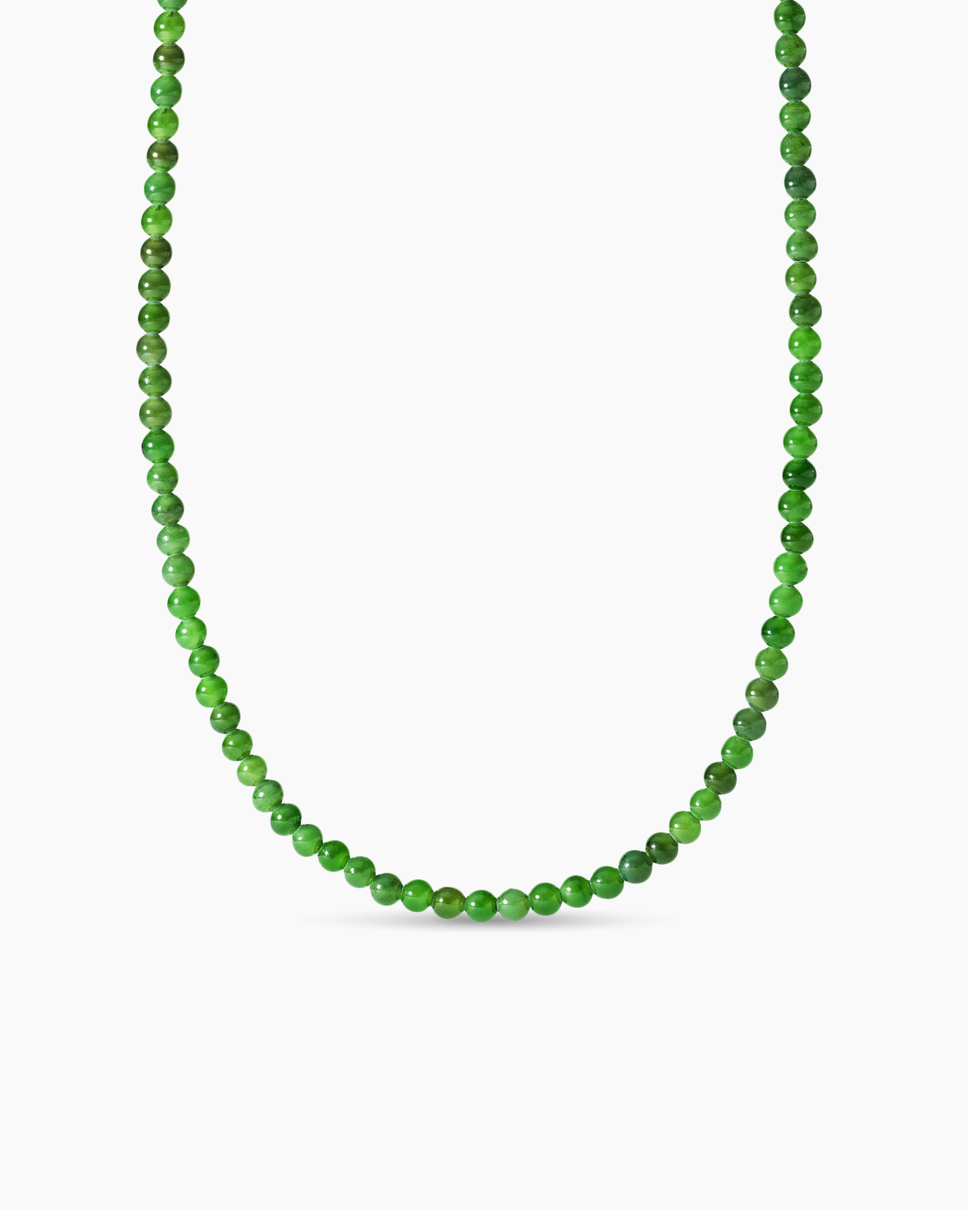 A beautiful vintage jadeite jade bead necklace 18 1/4