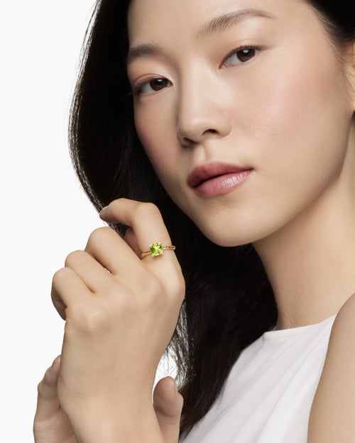 Womens Chatelaine® Ring in 18K Yellow Gold with Peridot and Diamonds, 7mm