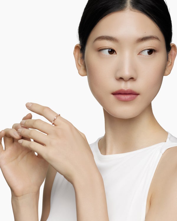 Bague à superposer Cable Collectibles® en or jaune 18 carats avec pavé de saphirs bleus, 2 mm