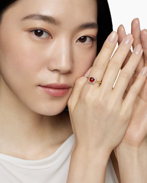 Womens Petite Chatelaine® Pavé Bezel Ring in 18K Yellow Gold with Garnet and Diamonds, 7mm