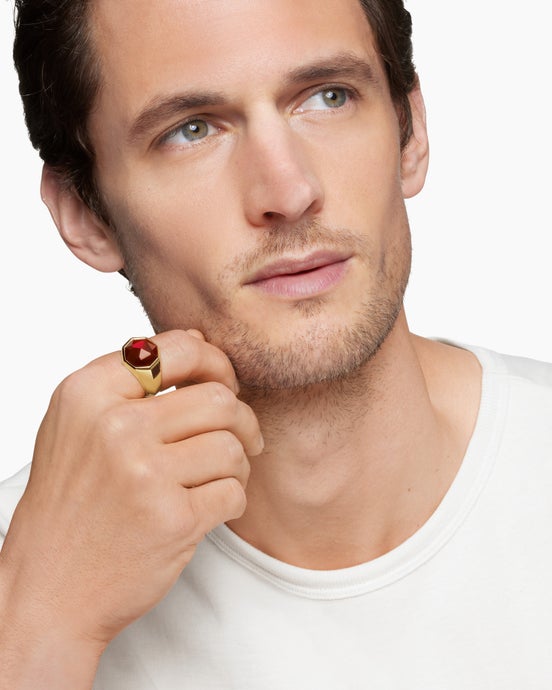 Faceted Signet Ring in 18K Yellow Gold with Garnet, 17.3mm
