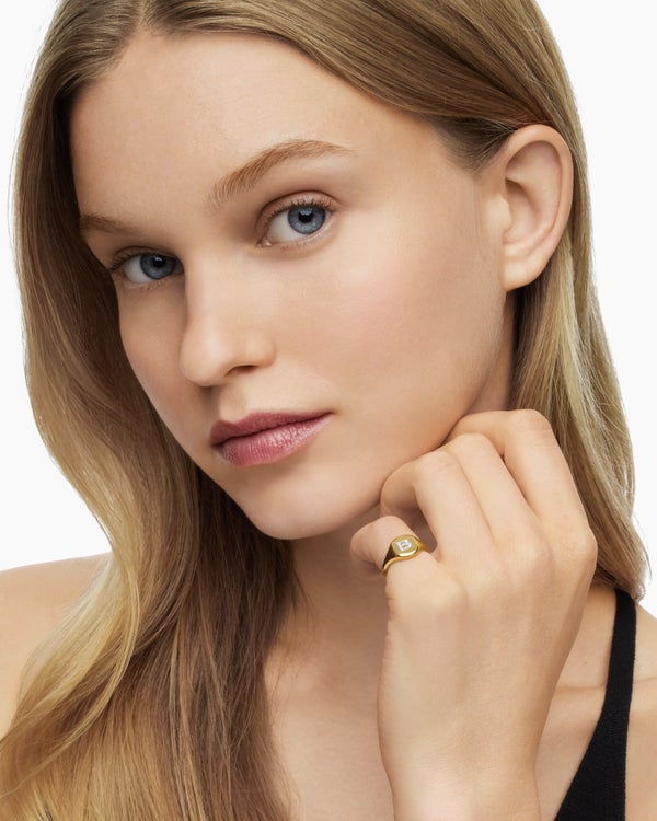 Bague pour auriculaire avec initiale Tides en or jaune 18 carats avec diamants, 9,8 mm