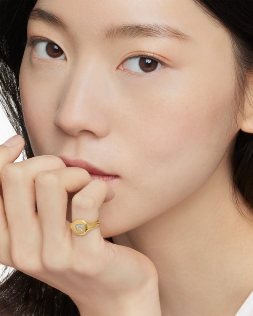 Womens DY Initial Pinky Ring in 18K Yellow Gold with Diamond R, 9.8mm